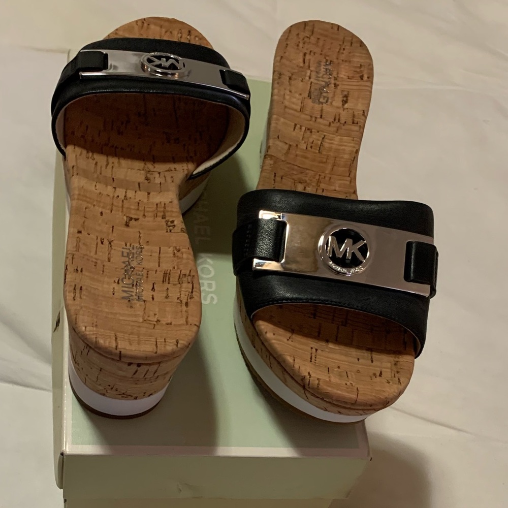 Size 8 (Michael kor)